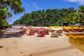 praia da ribeira em itacaré em um aviagem economica pela bahia
